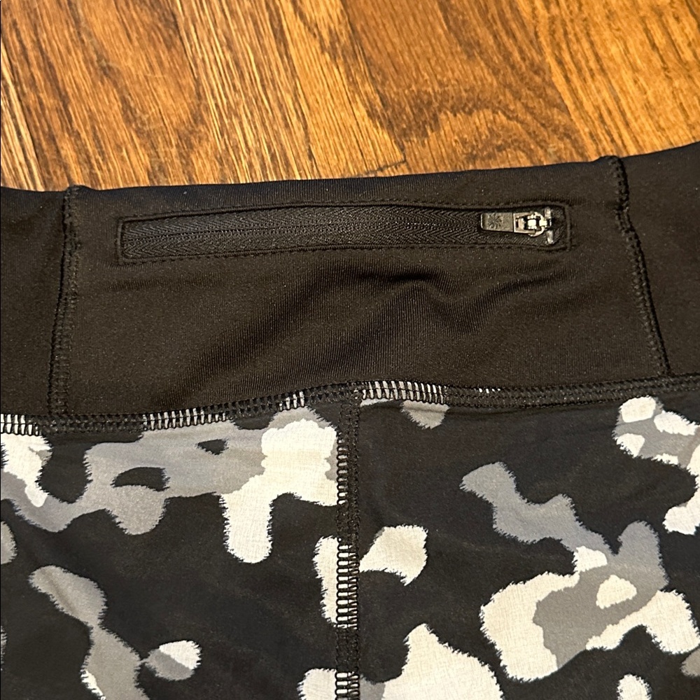 Athleta Mid Rise Run Short - Picture 5 of 9